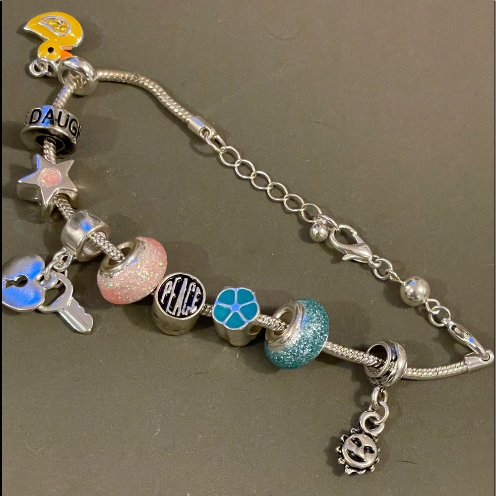 Very cute charm bracelet